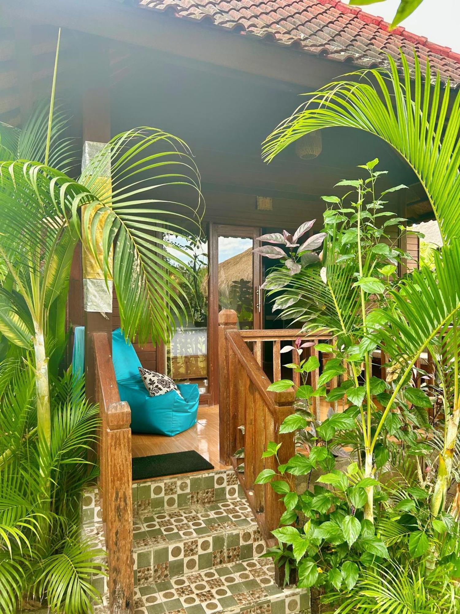 Island Garden Huts Lembongan Bed & Breakfast Екстериор снимка
