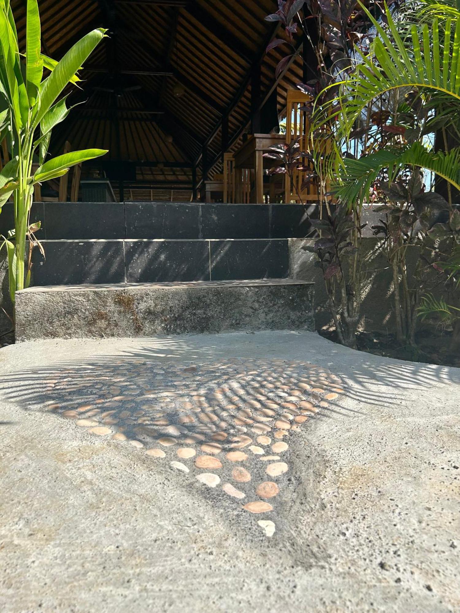 Island Garden Huts Lembongan Bed & Breakfast Екстериор снимка