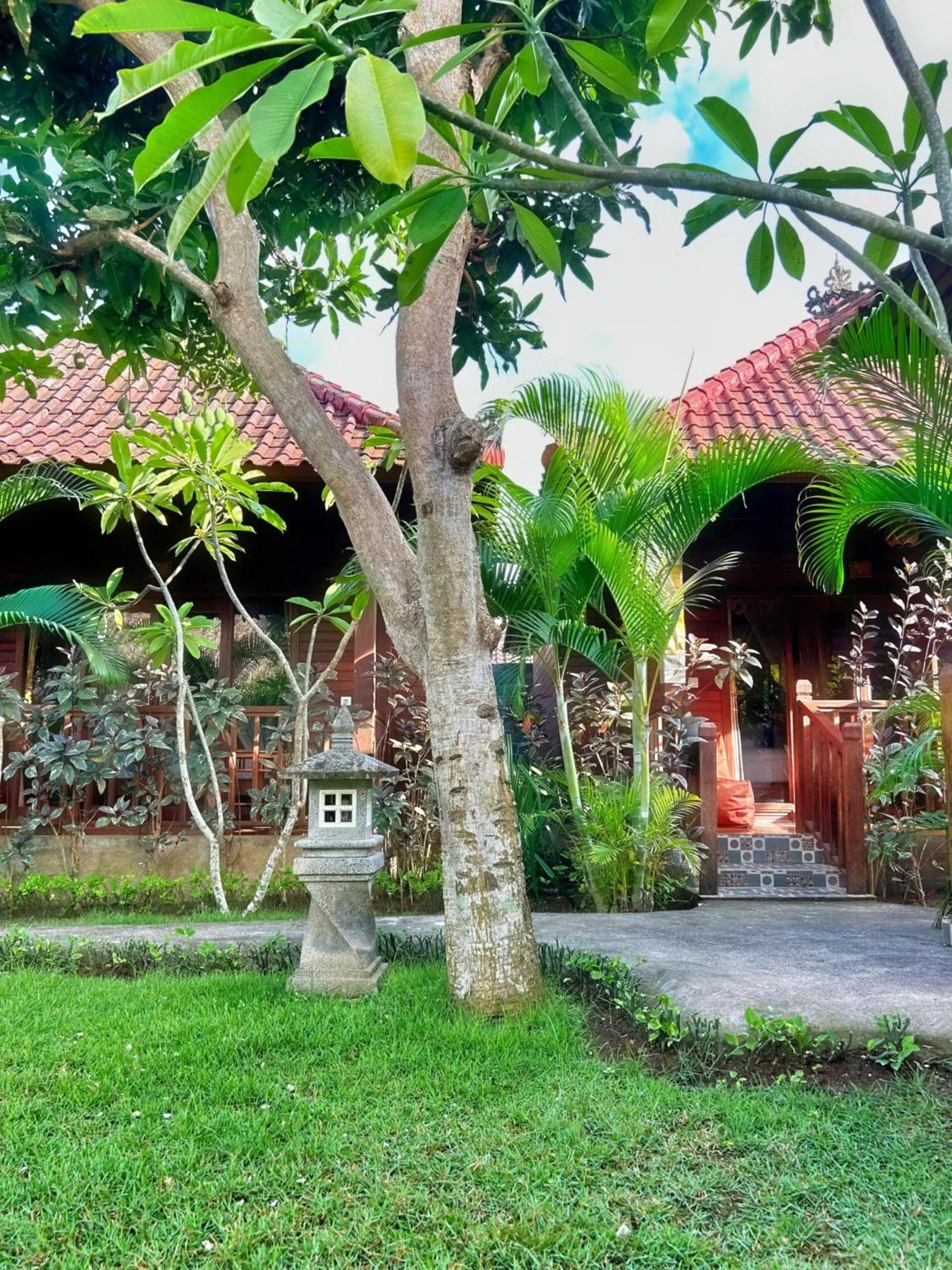 Island Garden Huts Lembongan Bed & Breakfast Екстериор снимка