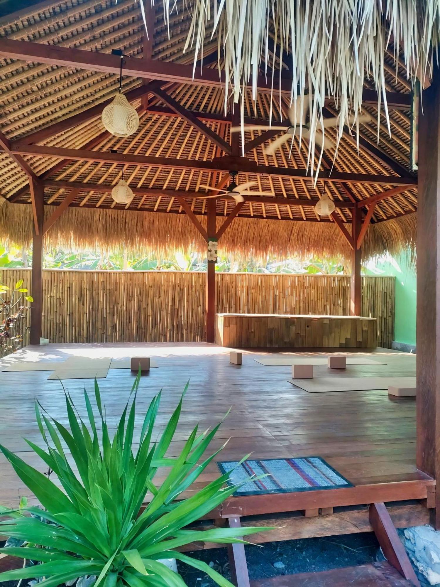 Island Garden Huts Lembongan Bed & Breakfast Екстериор снимка